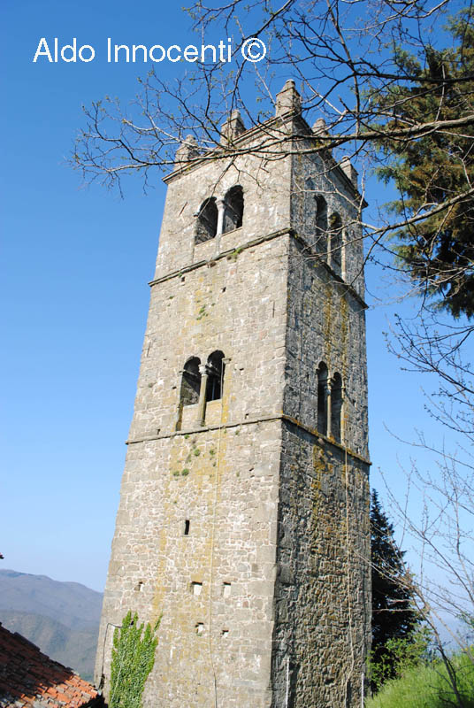 CRASCIANA: CAMPANILE DELLA CHIESA DEI SS. JACOPO E FREDIANO 2' IMMAGINE