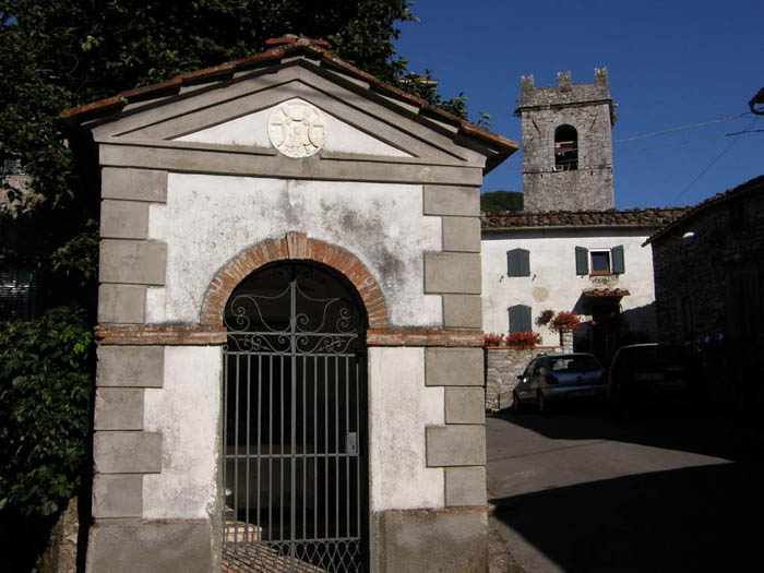 DECCIO DI BRANCOLI: CAPPELLA E CHIESA DI SAN FREDIANO