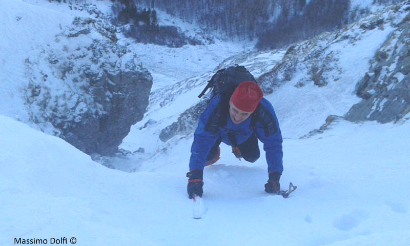 MONTE CORNO ALLE SCALE INVERNALE: ROBERTO NEL CANALE NORD 9' IMMAGINE
