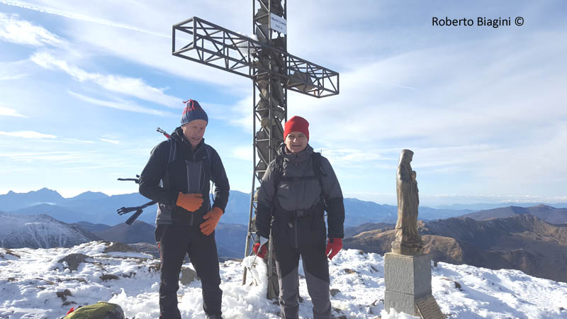 MONTE CUSNA: ROBERTO E MASSIMO SULLA VETTA 1