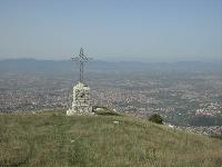 CROCE SULLA VETTA DEL MONTE RETAIA E PIANURA PRATESE E PISTOIESE