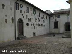 INGRESSO AL CASTELLO DI LARI