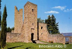 UN TORRE DEL CASTELLO DI ROMENA